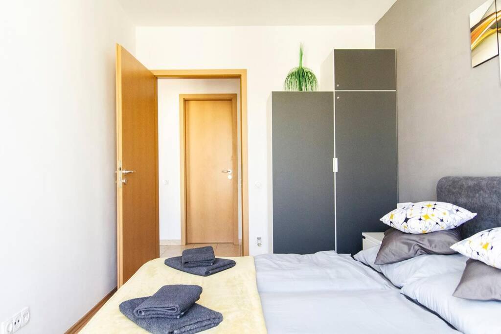 Vip Mini Resort,Private Parking & Balcony Budapest Luaran gambar
